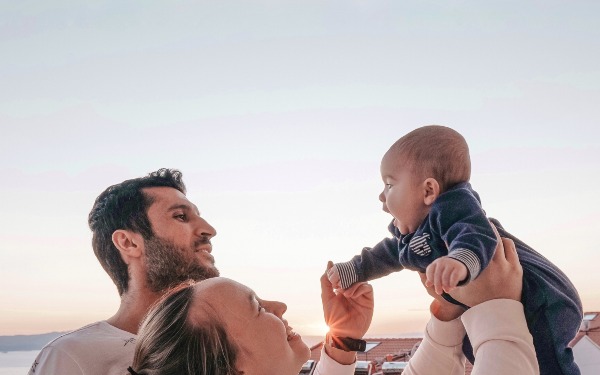 荊州供卵試管 荊州一醫生殖科醫生介紹 ‘懷孕初期胎囊在宮腔右側和懷男女有關系嗎’