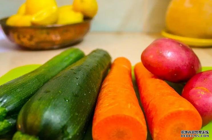 重慶做供卵試管過(guò)程是怎樣 重慶一殘不孕夫婦可領(lǐng)取申請(qǐng)?jiān)嚬苎a(bǔ)助。 ‘8×9×5的孕囊是男孩女孩’