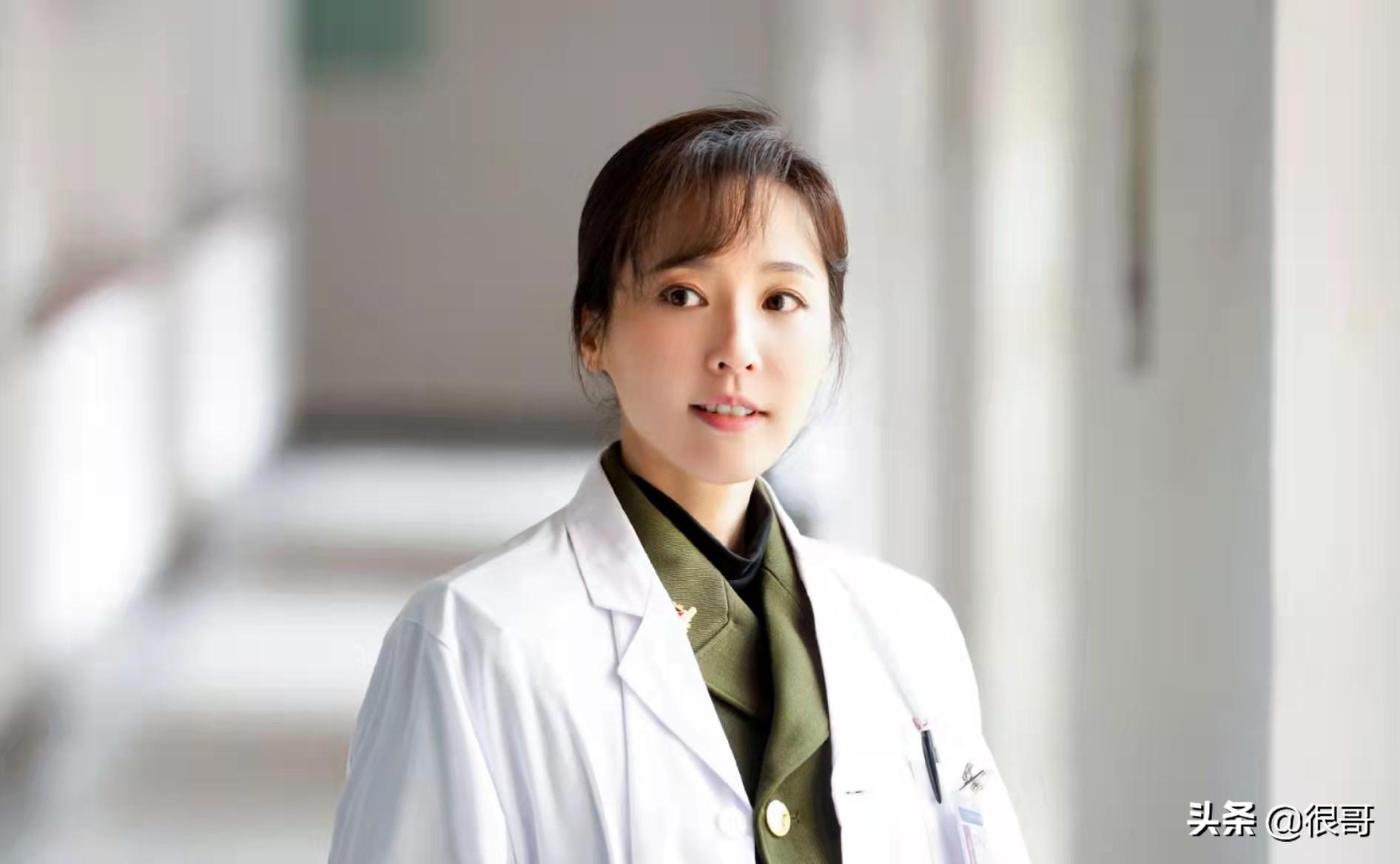 鈣是孩子生長發育所必需的營養素,如果孩子缺乏鈣,可能會導致生長發育不良、身高矮小、牙齒松動等表現。那么,孩子缺鈣時會出現哪些表現呢?孩子補鈣又有哪些則呢?是對這兩個問題的回答。