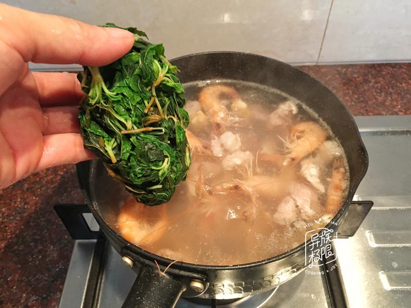 斷奶漲奶時(shí)如何處理多余奶汁