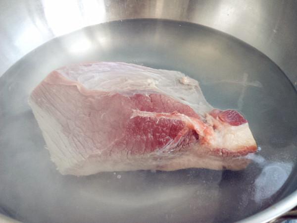 耳朵方出現包塊,按壓時疼痛,可能是哪些因導致的?