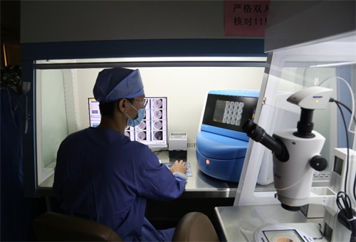 2025年高齡試管嬰兒成功率預(yù)測(cè)，這些因素影響最大！